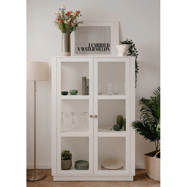 ARLA – valkoinen vitriinikaappi 100×40×150 cm - KalusteDuo_Huonekaluliike_Vitriini