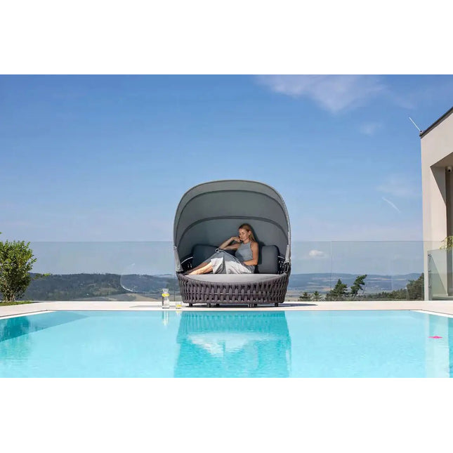 Hug Daybed katoksella – Couture Jardin - greige tai beige - KalusteDuo_Huonekaluliike_daybed