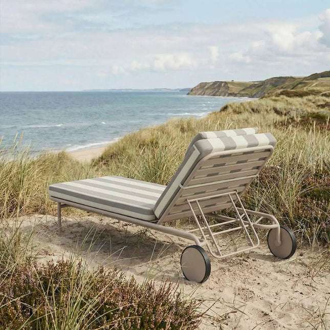 Mollis Sunbed Taupe - aurinkosänky ulkokäyttöön - KalusteDuo_Huonekaluliike_Aurinkovuode
